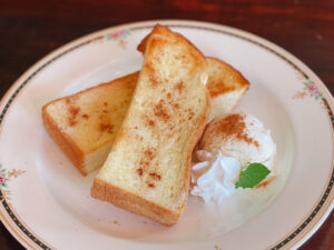 シナモントーストアイス添え